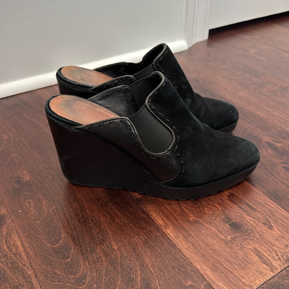 Donald Pliner Ingrid Black Suede Leather Wedge Heels Slip On’s Shoes, size 8